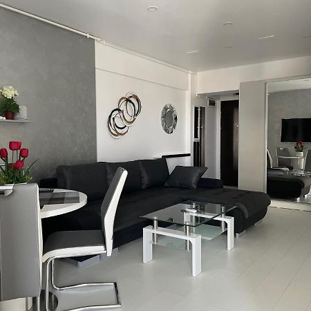 Luxury Westpark 2-Room Apartment Lakeview W5 Boekarest Buitenkant foto