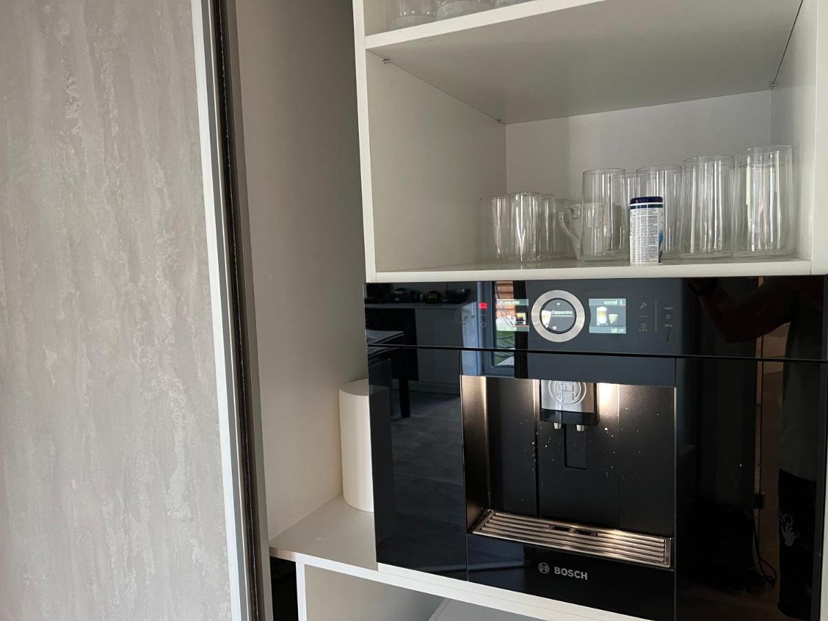 Luxury Westpark 2-Room Apartment Lakeview W5 Boekarest Buitenkant foto