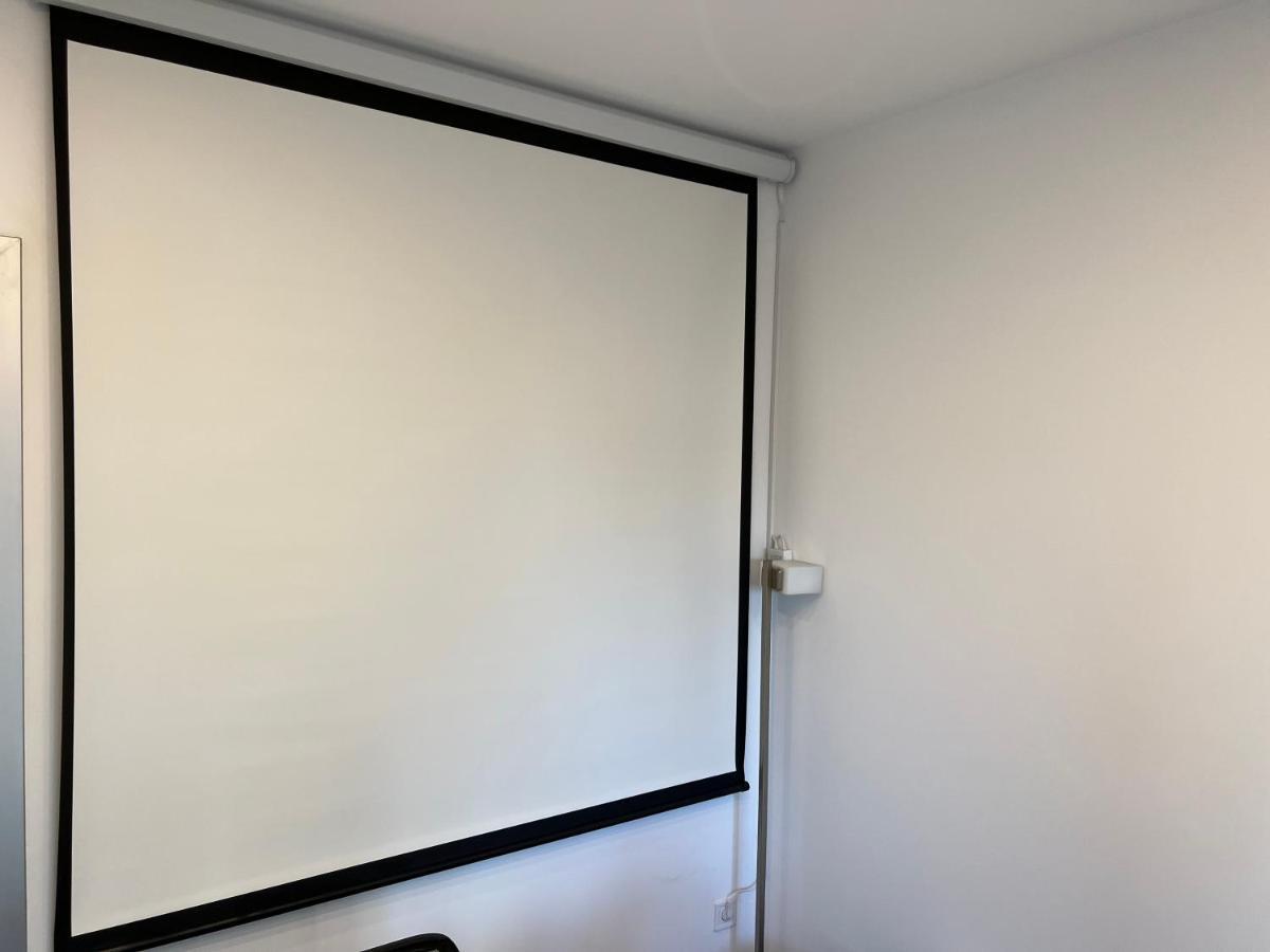 Luxury Westpark 2-Room Apartment Lakeview W5 Boekarest Buitenkant foto