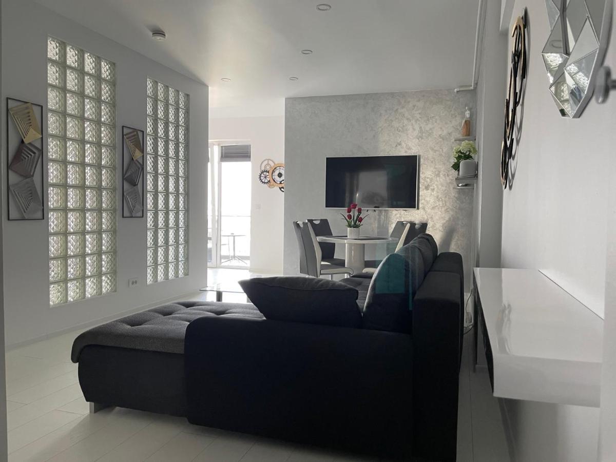 Luxury Westpark 2-Room Apartment Lakeview W5 Boekarest Buitenkant foto