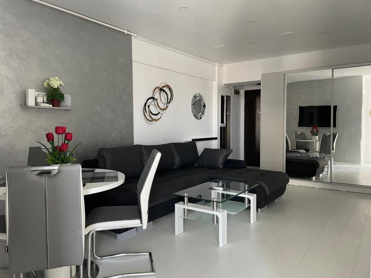 Luxury Westpark 2-Room Apartment Lakeview W5 Boekarest Buitenkant foto
