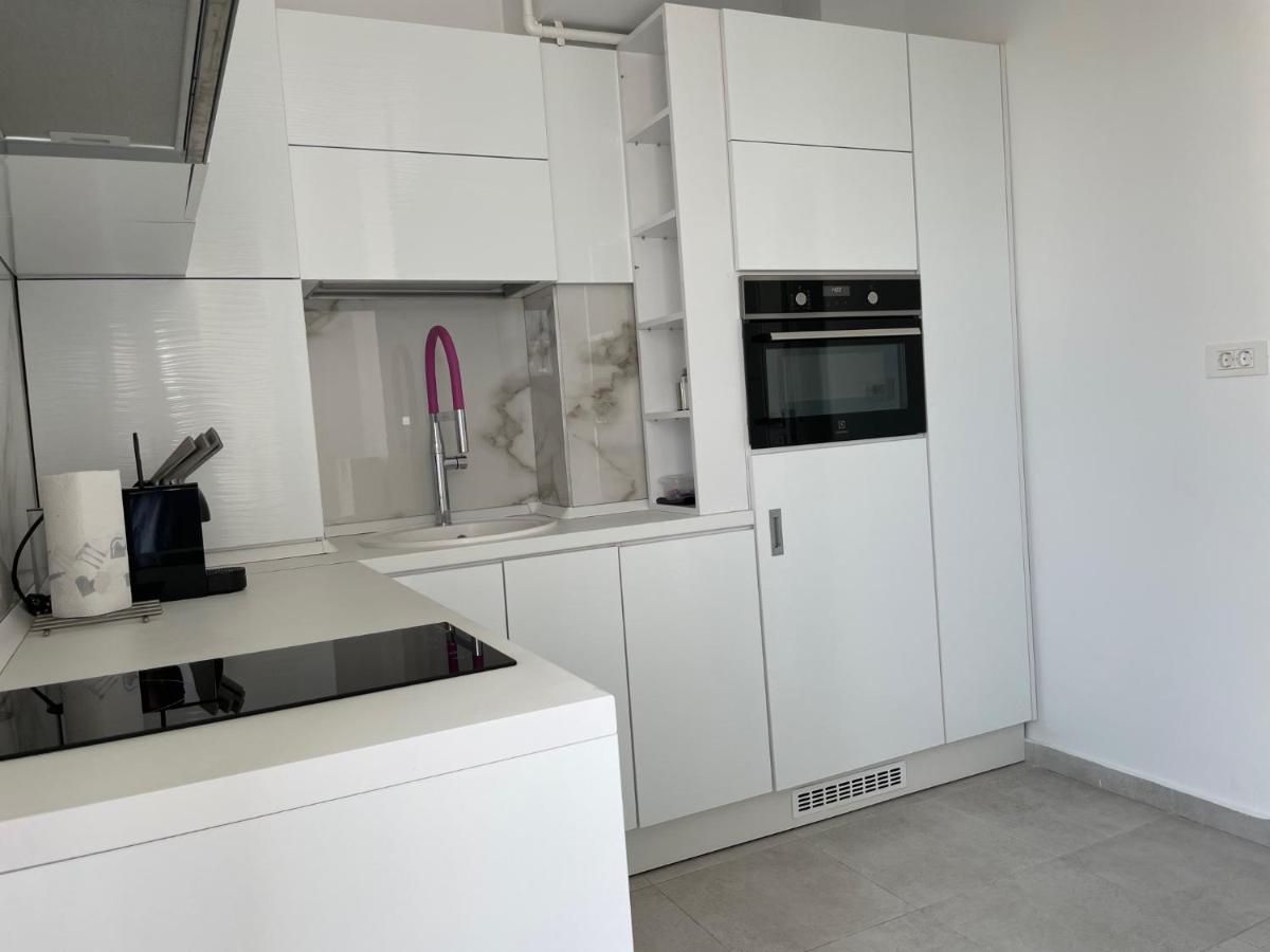 Luxury Westpark 2-Room Apartment Lakeview W5 Boekarest Buitenkant foto