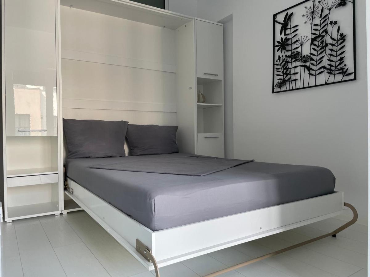 Luxury Westpark 2-Room Apartment Lakeview W5 Boekarest Buitenkant foto