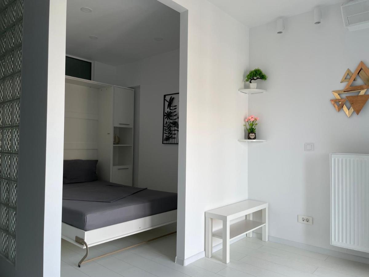 Luxury Westpark 2-Room Apartment Lakeview W5 Boekarest Buitenkant foto
