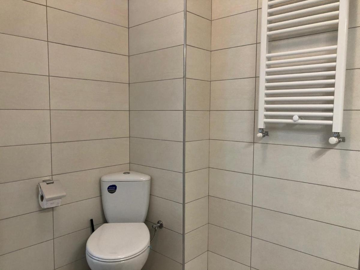 Luxury Westpark 2-Room Apartment Lakeview W5 Boekarest Buitenkant foto