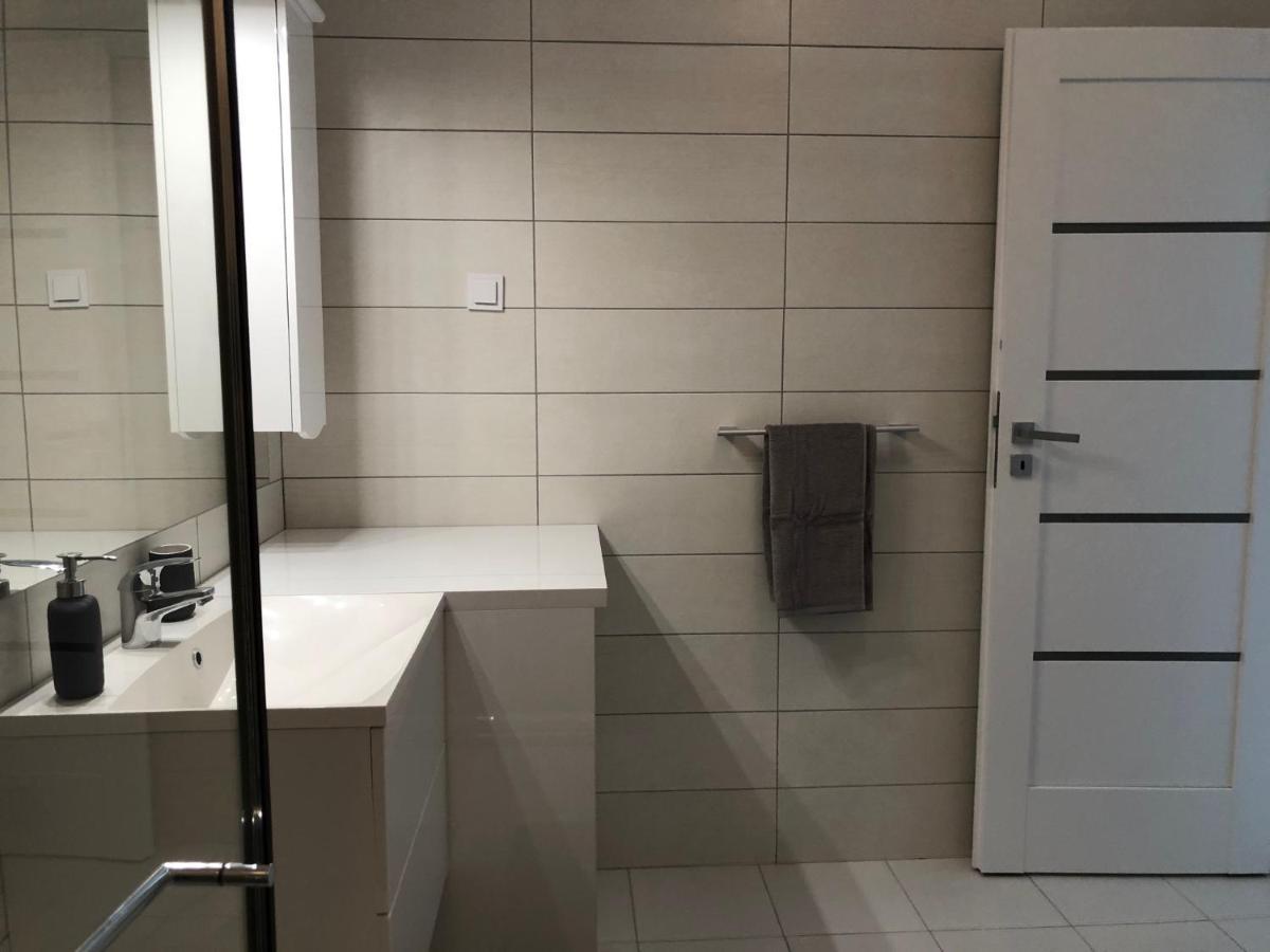 Luxury Westpark 2-Room Apartment Lakeview W5 Boekarest Buitenkant foto