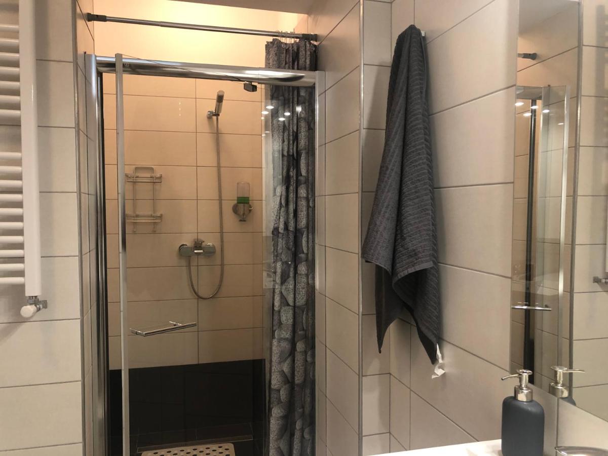 Luxury Westpark 2-Room Apartment Lakeview W5 Boekarest Buitenkant foto