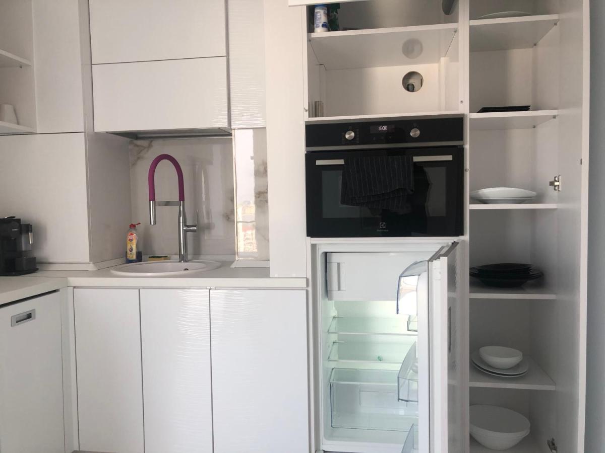Luxury Westpark 2-Room Apartment Lakeview W5 Boekarest Buitenkant foto